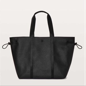 lululemon day out tote